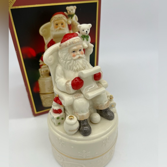 Lenox Winter's Wonder Santa Musical Keepsake Box Plays Jolly Old St Nicholas - Picture 7 of 16